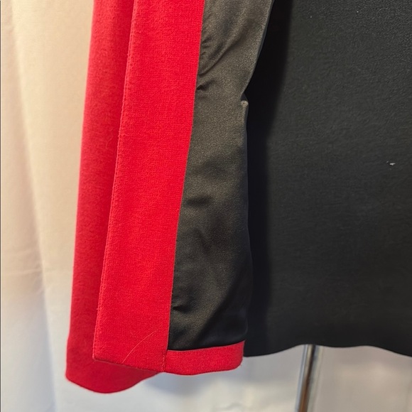 Planet Red Tailored Blazer, lined Sleek Collarless Design and zip pockets - Picture 5 of 14